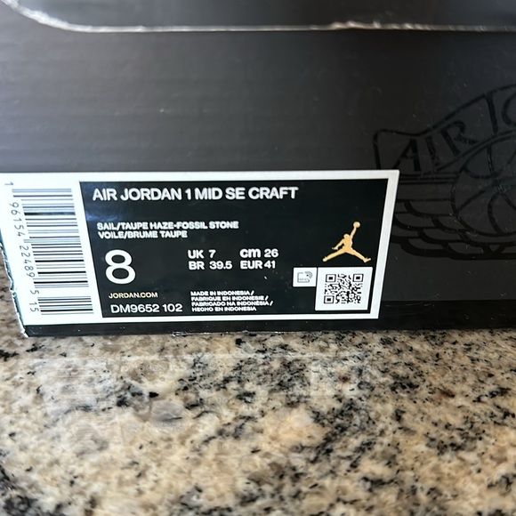 EUC air Jordan 1. Size is 8 men 91/2 women - Picture 2 of 2